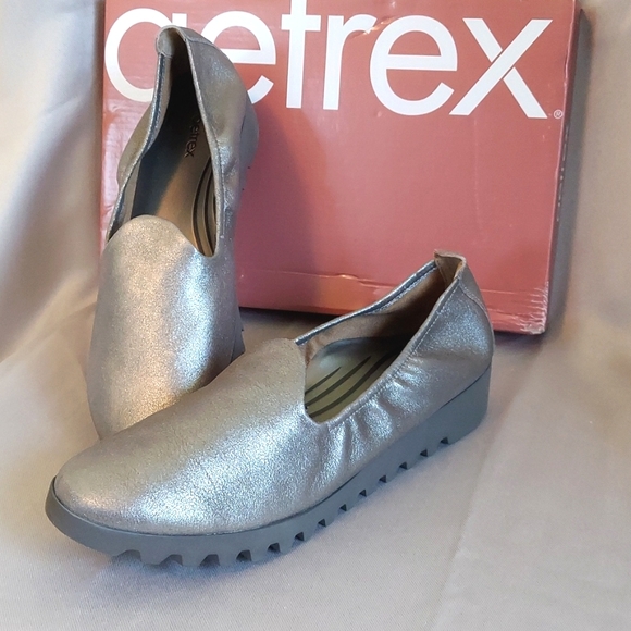 Aetrex Shoes, Size 8.5, Genuine Leather, Loafer Slip-on Silver, Arch Support NEW - Picture 4 of 11
